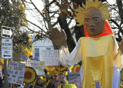 Video: Climate march that culminates in 450-person human painting!